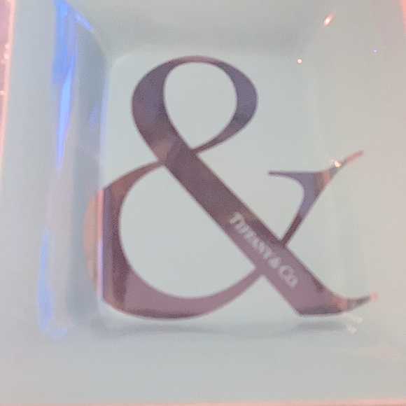 Brand new Authentic Tiffany jewelry plate - Picture 4 of 5